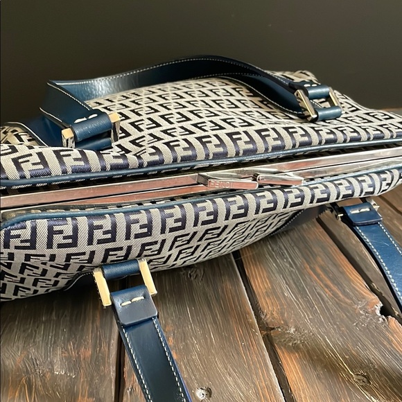 Fendi Zucchino Vintage Kiss Lock Closure Shoulder Bag EUC - Picture 2 of 16